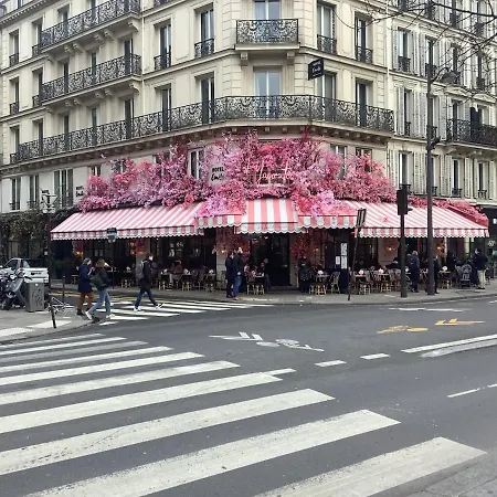 Marais 150 Meters From Ile Saint Louis